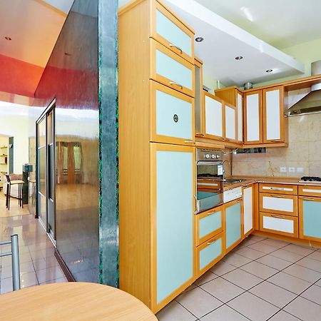 Apartment Deribasovskaya With Jacuzzi Odessza Kültér fotó